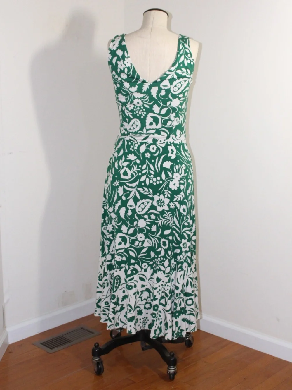 Boden, Eliza Midi Sleeveless Green & White Floral V-Neck  Dress - Picture 9 of 14